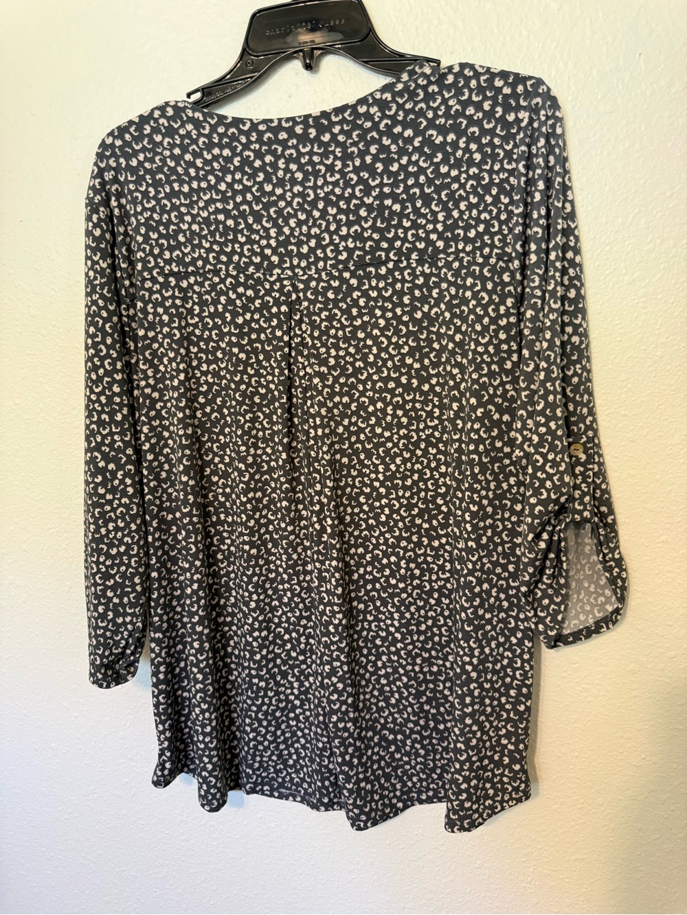 Beason Apparel Leopard Print V Neck Blouse 3/4 Sleeve size 1X - Picture 3 of 7
